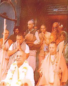Srila Prabhupada leaving the Valencia St. temple in San Francisco, 1974